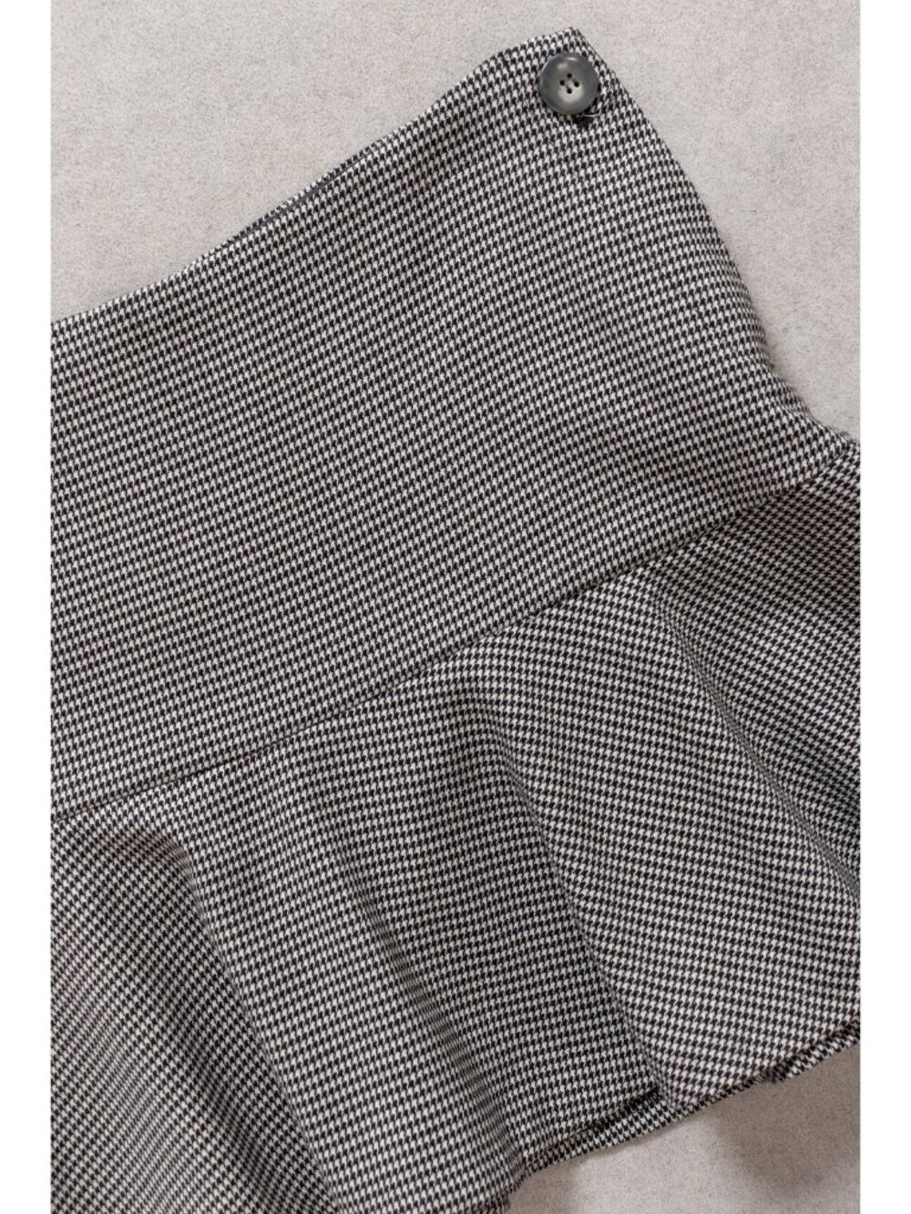 Y2K Checkered Mini Skirt, Ruffled Low Rise, Extra Small - Picture 5 of 10